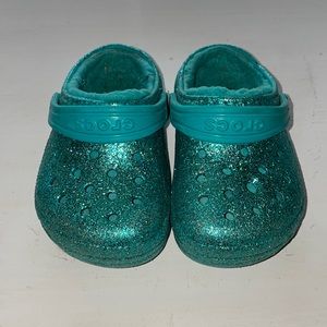 Girls teal sparkle insulated crocs